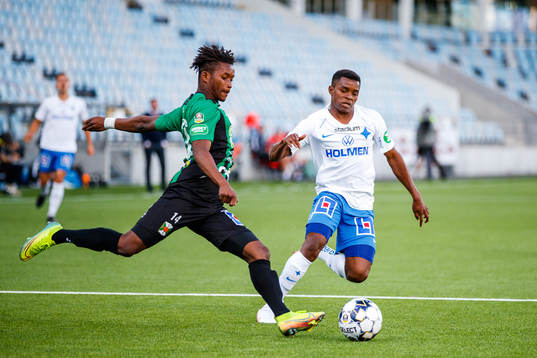 Varbergs Adama Fofana och IFK Norrköpings Abdulrazaq Ishaq