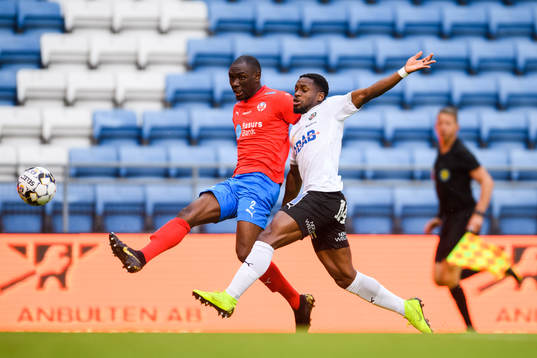 Helsingborgs Ravy Tsouka Dozi och Örebros Kevin Wright