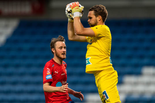 Helsingborgs Rasmus Jönsson mot Örebros målvakt Oscar