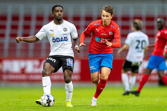 Örebros Kevin Wright mot Helsingborgs Alex Timossi