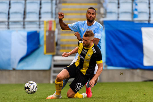 Hammarbys Mads Fenger Nielsen och Malmö FFs Isaac Kiese