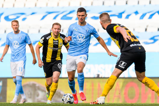 Malmö FFs Marcus Antonsson och Hammarbys Darijan Bojanic
