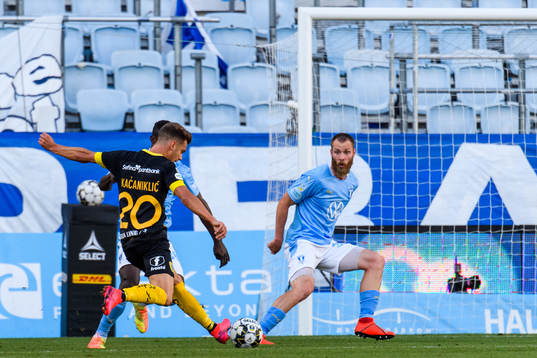 Malmö FFs Jo Inge Berget och Hammarbys Alexander Kacaniklic