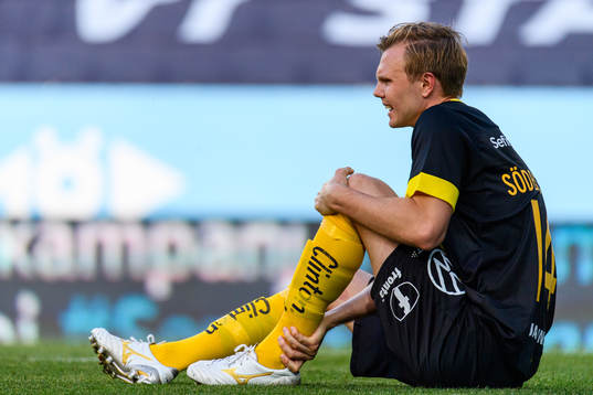 Hammarbys Tim Söderström har ont