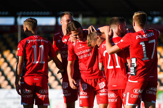 Elfsborgs spelare jublar med Gustav Henriksson