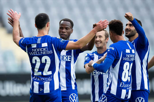 IFK Göteborgs Giorgi Kharaishvili jublar med lagkamrater