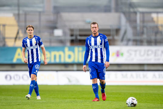 IFK Göteborgs August Erlingmark och Jakob Johansson deppar