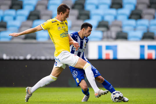 Falkenbergs Sander van Looy mot IFK Göteborgs Giorgi