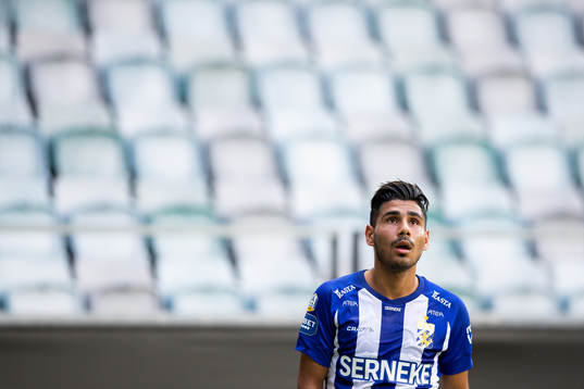 IFK Göteborgs Hosam Aiesh framför tomma läktare