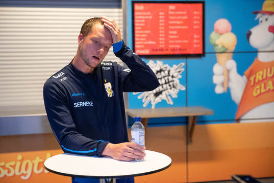 IFK Göteborgs Jakob Johansson blir intervjuad