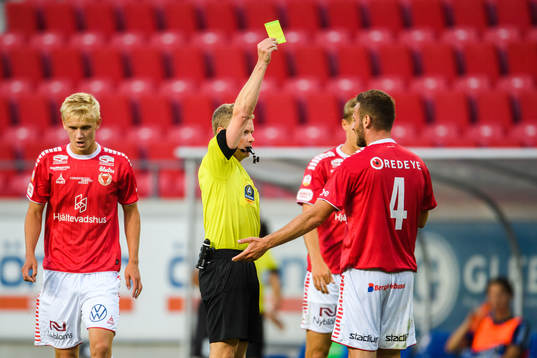 Kalmars Fidan Aliti får en varning