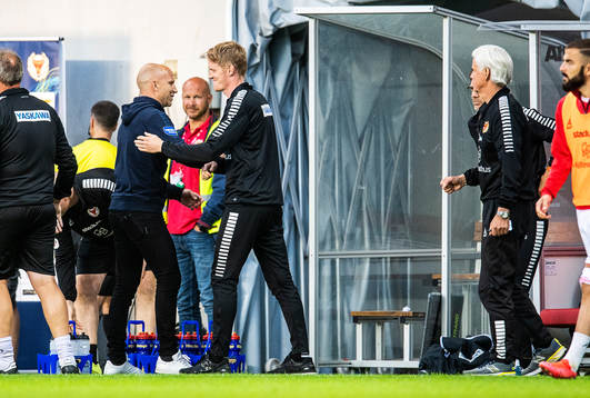 Sirius tränare Henrik Rydström och Kalmars assisterande