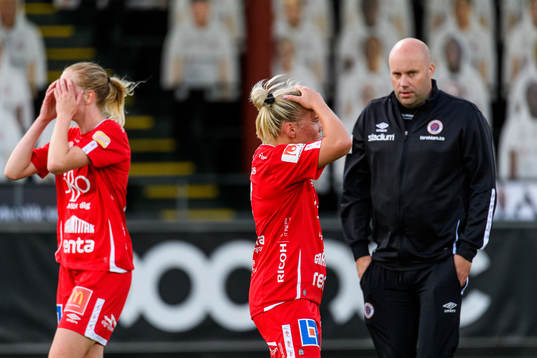 Örebros Ellen Karlsson, Emma Östlund och tränare Martin