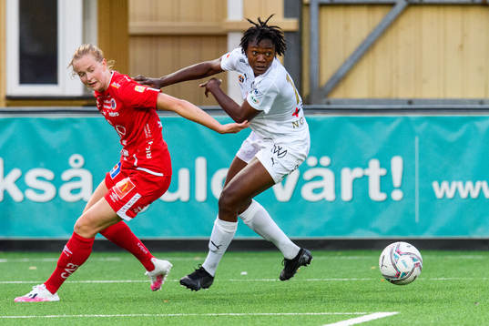 Örebros Emma Östlund och Rosengårds Anam Imo