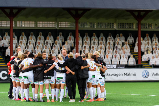 Rosengårds spelare samlas