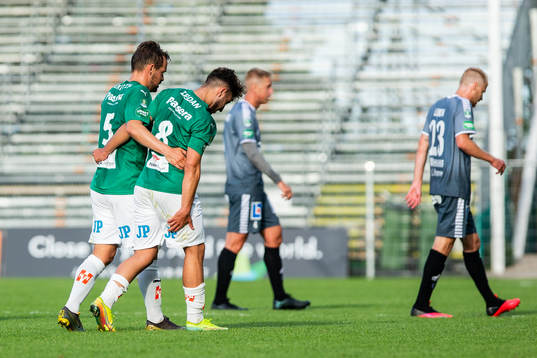 Jönköpings Moustafa Zeidan lämnar planen skadad