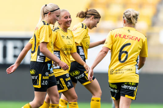 Elfsborgs Cornelia Andersson jublar med Matilda Ståhlbom