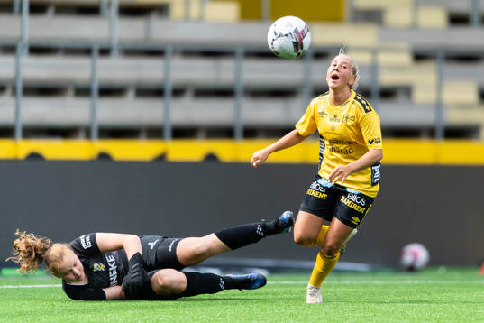 IFK Göteborgs målvakt Hanna Dahl räddar skott av