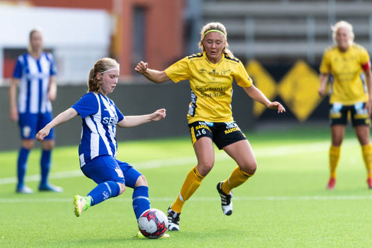 IFK Göteborgs Selma Holmberg och Elfsborgs Olivia Gurtata