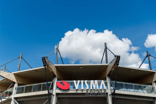 Exteriör vy av Visma arena före fotbollsmatchen i