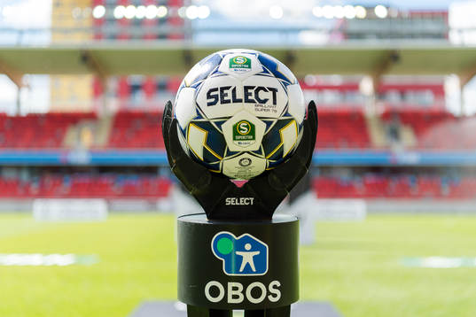 Matchboll före fotbollsmatchen i Superettan  mellan Öster