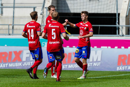 Östers Carl Johansson jublar