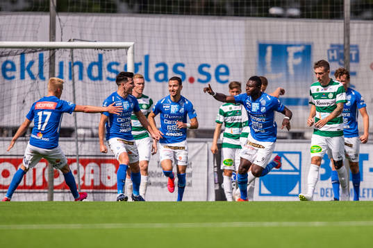 Norrbys Oke Akpoveta jublar