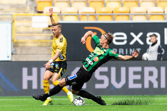 Elfsborgs Jesper Karlsson och Varbergs Hampus Zachrisson
