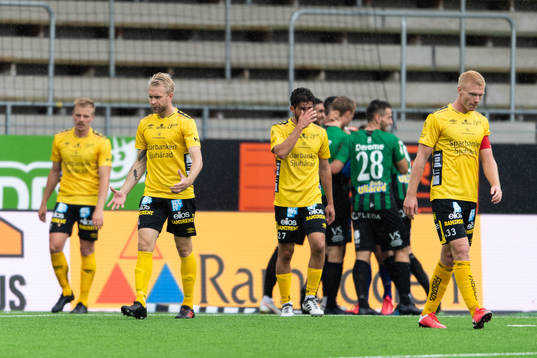 Elfsborgs Johan Larsson och Sivert Heltne Nilsen deppar