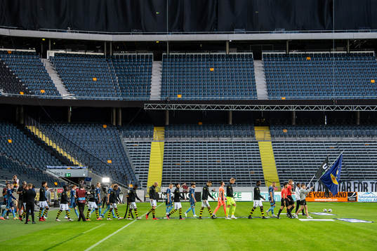 s och Djurgårdens spelare gör entré
