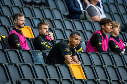 s Nabil Bahoui på läktaren