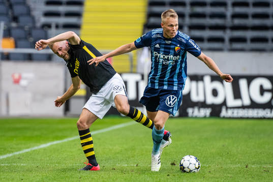 s Sebastian Larsson och Djurgårdens Jonathan Augustinsson