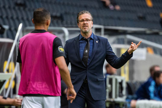 s tränare Rikard Norling och AIK:s Nabil Bahoui