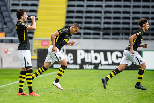 s Nabil Bahoui och Robin Tihi byts in