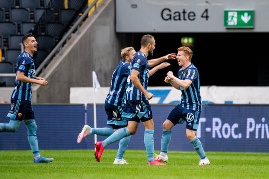 Djurgårdens Aslak Witry jublar med lagkamrater