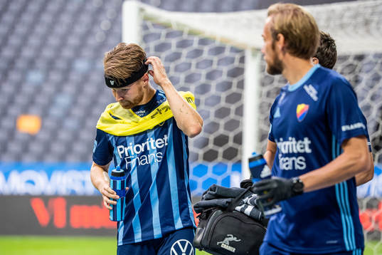 Djurgårdens Jacob Une Larsson lämnar skadad