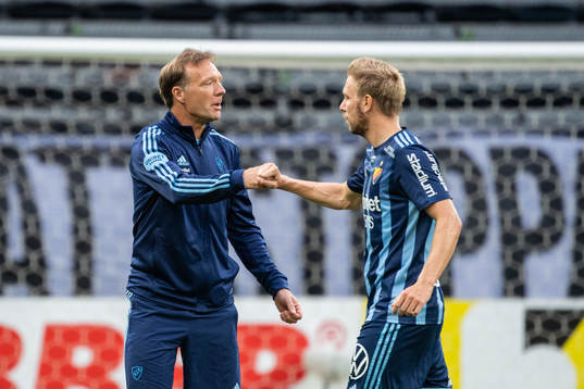 Djurgårdens tränare Kim Bergstrand jublar