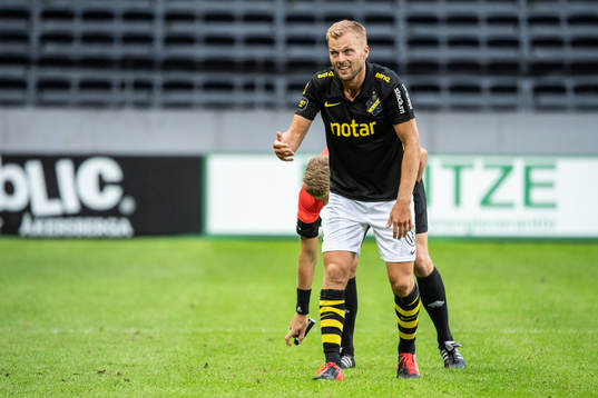 s Sebastian Larsson