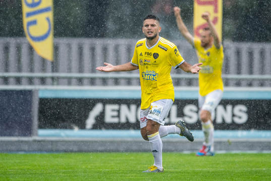 Falkenbergs Edi Sylisufaj jublar
