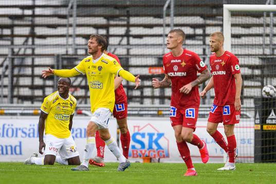 Falkenbergs Nsima Peter och Karl Söderström reagerar