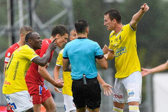Falkenbergs Nsima Peter och Sander van Looy reagerar på