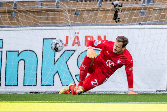 Malmö FFs målvakt Johan Dahlin deppar