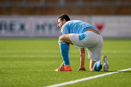 Malmö FFs Behrang Safari har ont