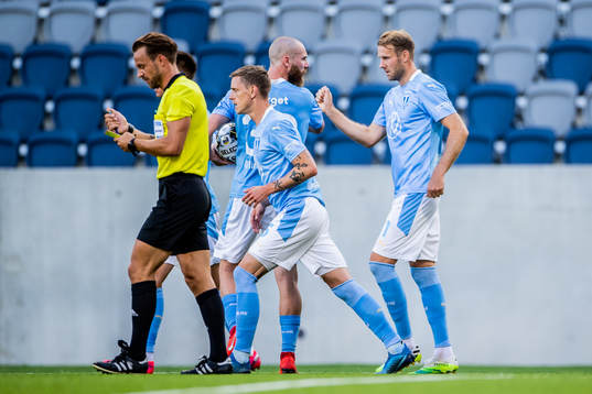 Malmö FFs Ola Toivonen jublar med lagkamrater