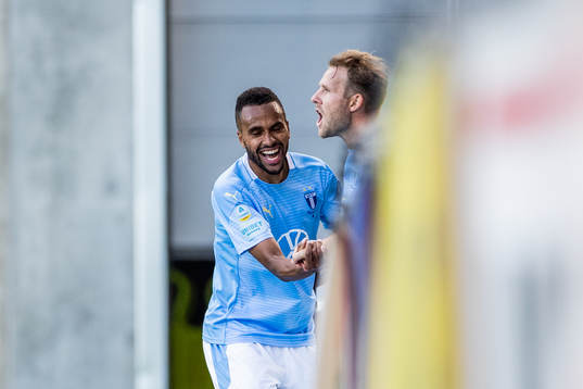 Malmö FFs Isaac Kiese Thelin (v) jublar med Ola Toivonen