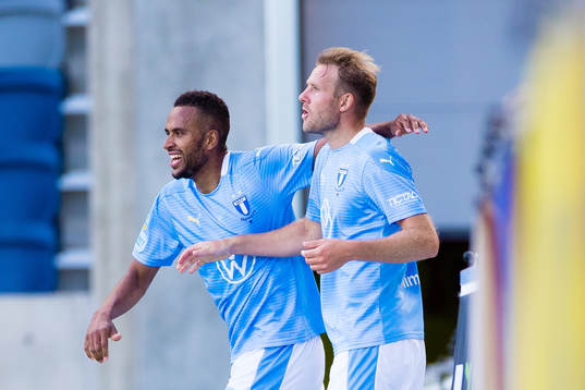 Malmö FFs Isaac Kiese Thelin jublar med Ola Toivonen