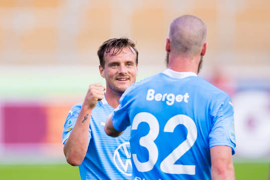 Malmö FFs Eric Larsson jublar med Jo Inge Berget