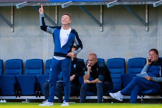 Malmö FFs tränare Jon Dahl Tomasson reagerar