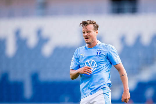 Malmö FFs Eric Larsson reagerar