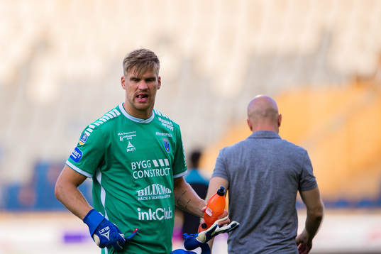 Sirius målvakt Lukas Jonsson deppar